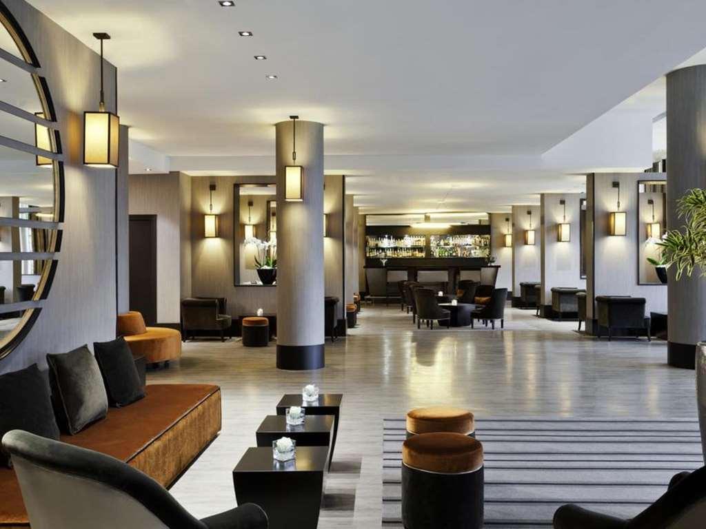 Hotel Barriere Le Grand Hotel 昂吉安班斯 餐厅 照片